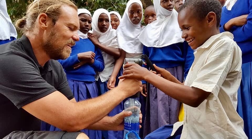 Sharing clean drinking water with schoolchildren